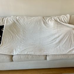 White Ribbed plush blanket / throw 50”x60”