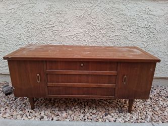 Mid-Century Modern Lane Cedar Chest with a faux-drawer front,loop pulls and classic tapered legs