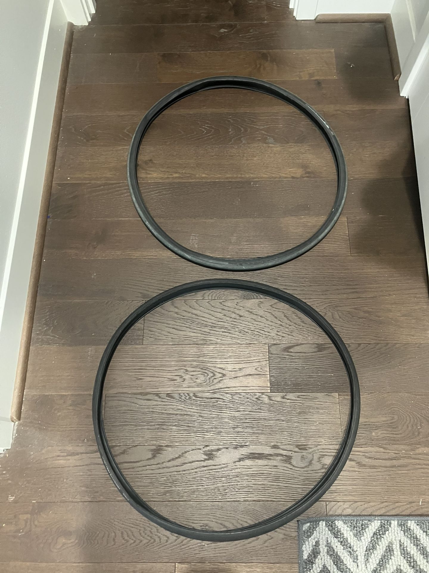 700x25 road bike tires