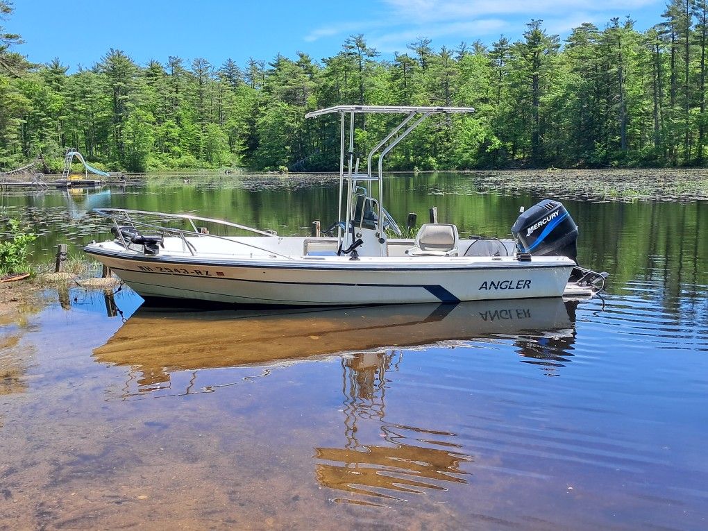 Center Console 18 Foot Angler