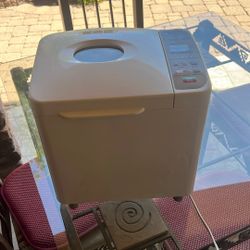 Breadman PLUS Bread Making Machine Automatic Bread Baker Model: TR800, Out Of The Box