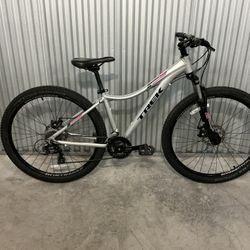 BICYCLE TREK 21 SPEED SIZE 27,5 BRAND NEW 