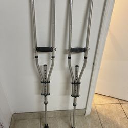  Crutches underarms