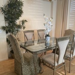 Beautiful Six Piece Dining Set