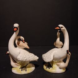 Chelsea House Cain Collection Porcelain Swan Pair 