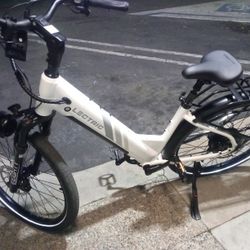   XPress 750 Step-Thru eBike  Long-Range Commuter Torque Sensor eBike



