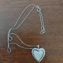 Locket Pendant With Chain 