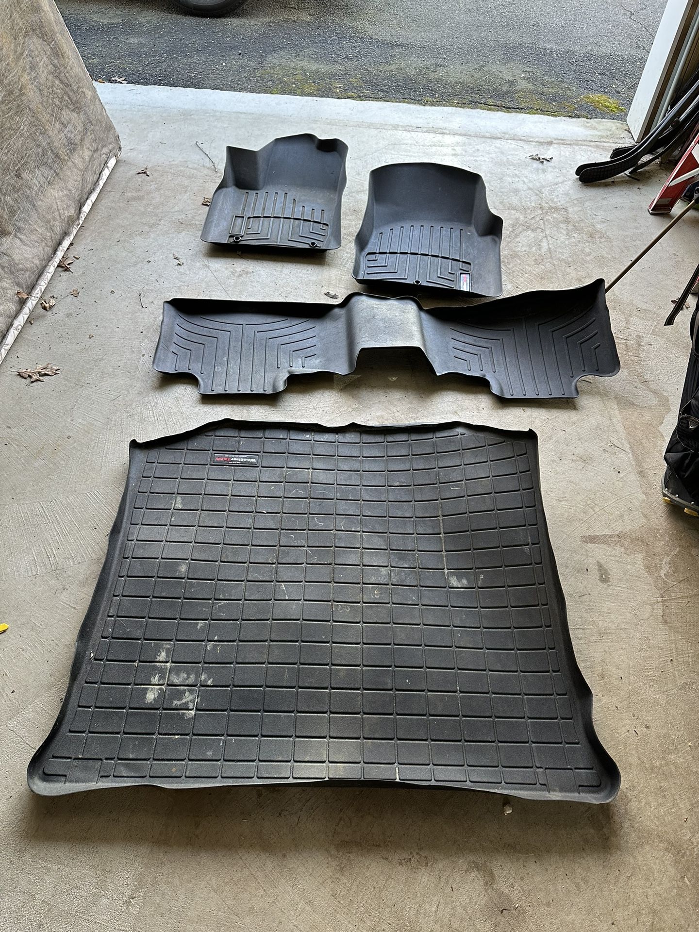 2011 Jeep Grand Cherokee Weather tech Floor Mats (full Car)