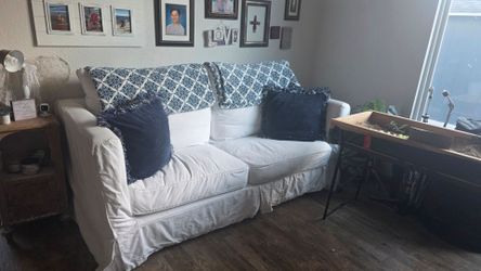 Pottery Barn
Buchanan Roll Arm Slipcovered C.ouch
