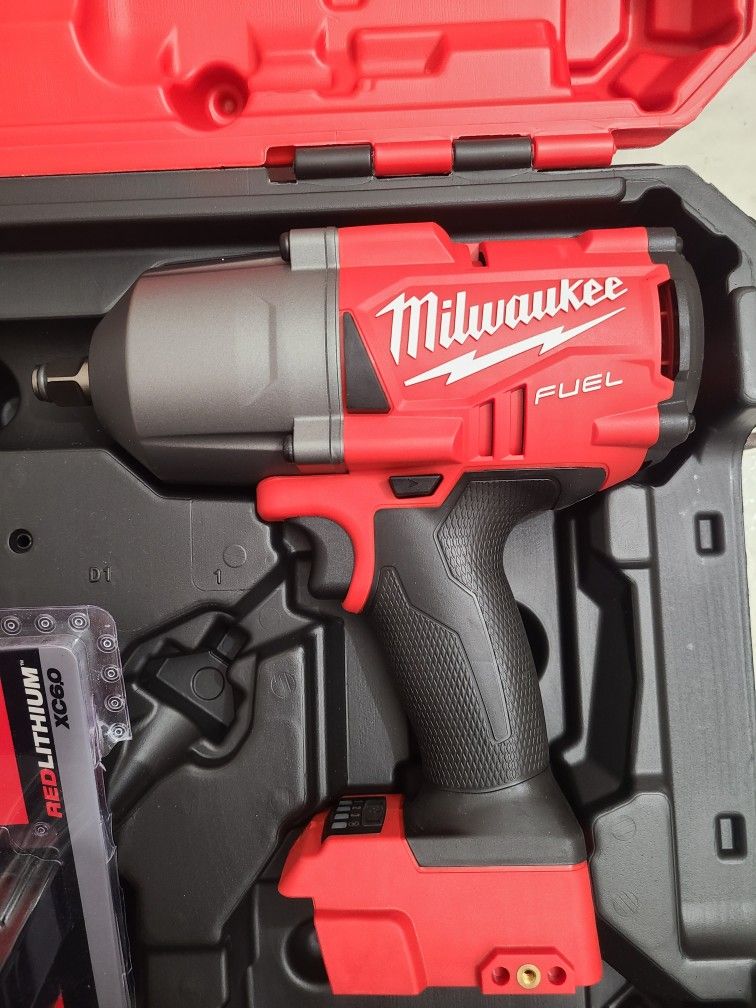MILWAUKEE M18 1/2' HIGH TORQUE/ 6.0 HIGH OUTPUT BATTERY/ HARD CASE. 💥EVERYTHING IS BRAND NEW 💯 TODO NUEVO 💯 $270 FIRM