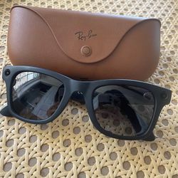 Ray Ban Meta Glasses. 