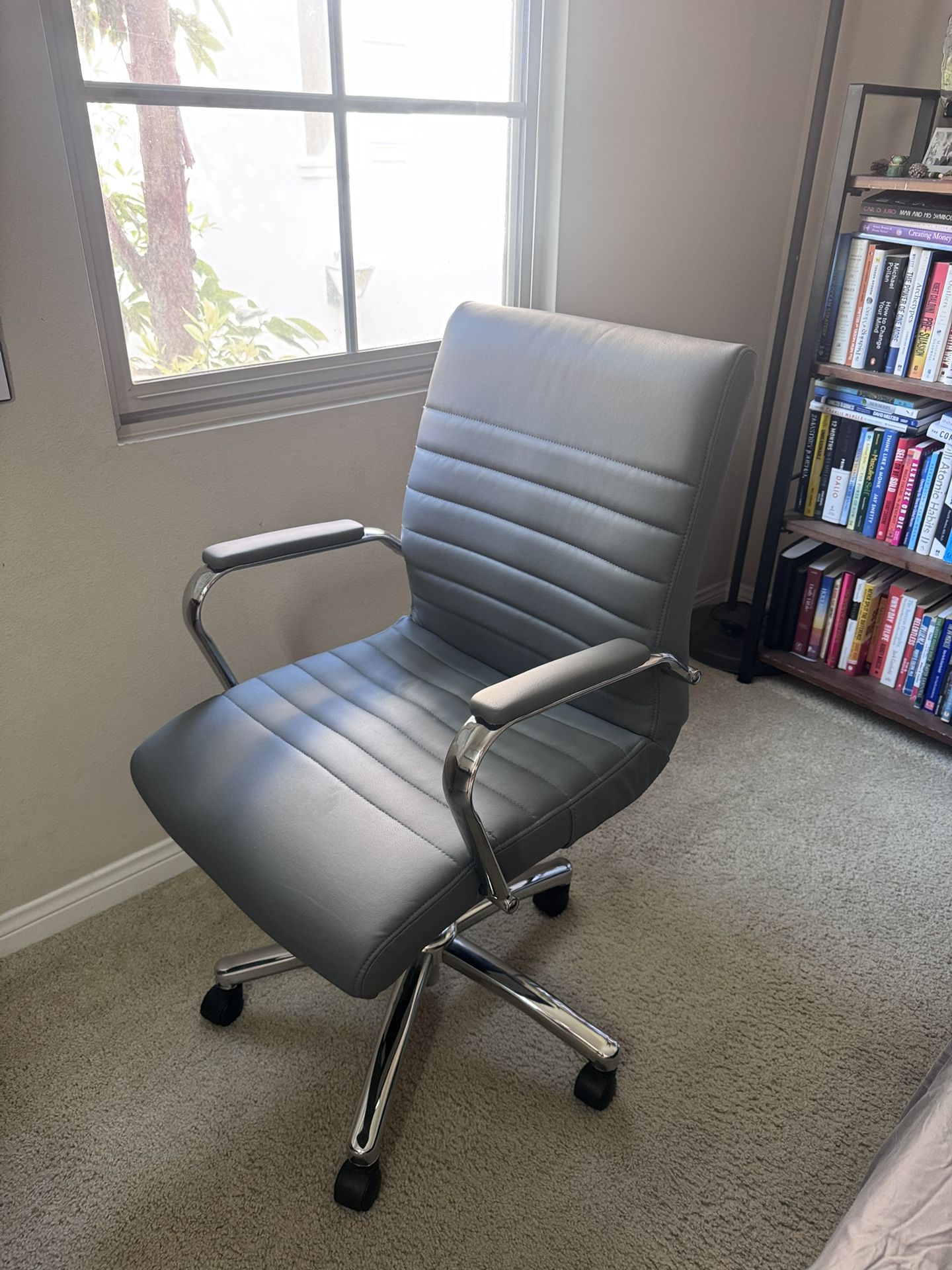 Grey Computer Desk Chair – Comfortable & Padded
