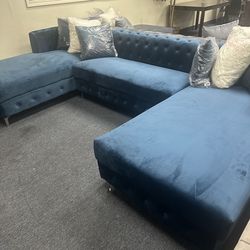 NEW LUXURY BLACK VELVET SECTIONAL WITH FREE DELIVERY