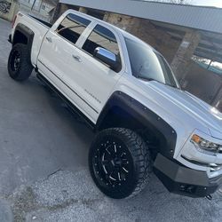 2017 Chevy Silverado Z71 LTZ