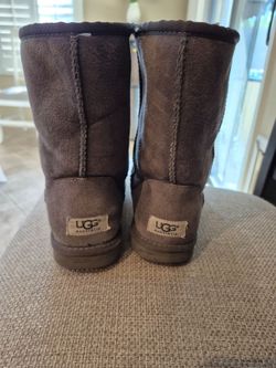 Gray Ugg boots size 6
