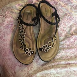 Andiamo size 11 black and gold sandals 