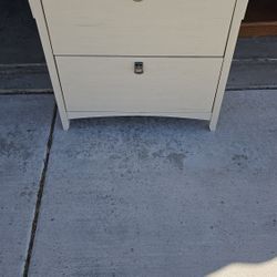 END TABLE 2 DRAWER NICE CONDITION