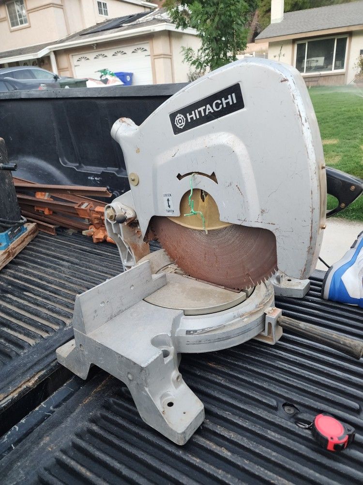 Hitachi 15" C 15FB Compound Miter Saw