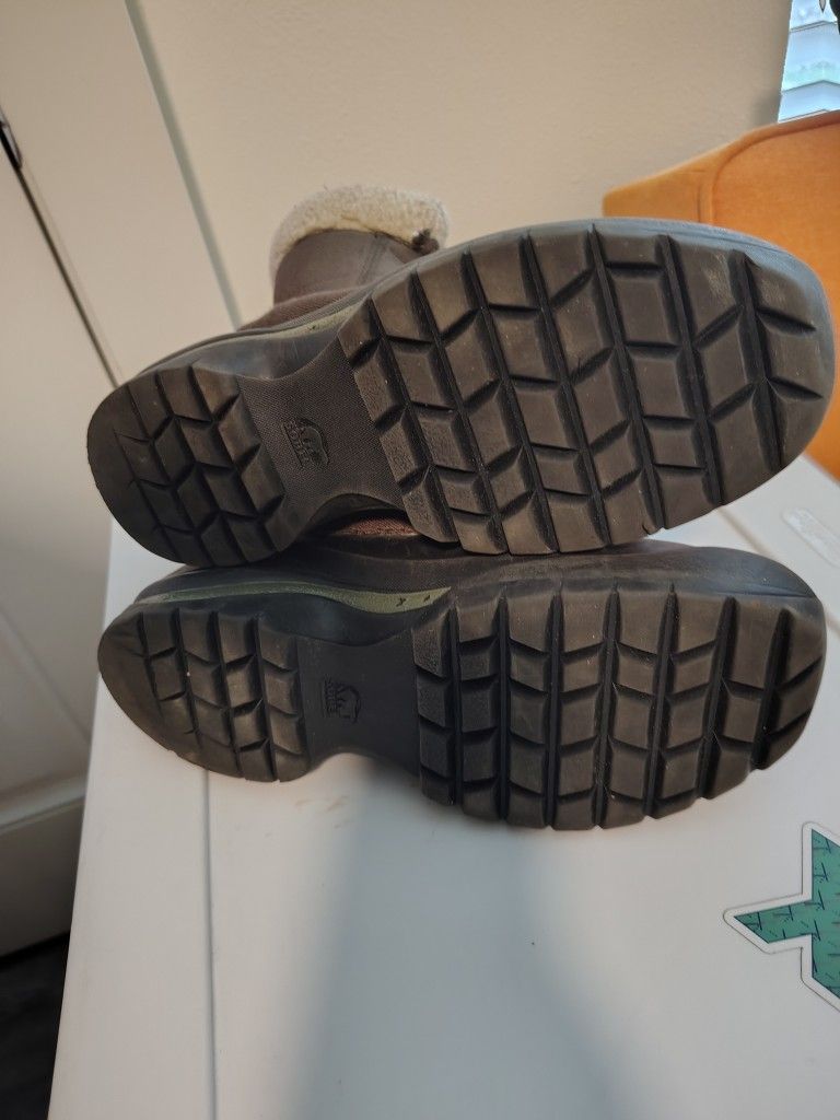 Women's Sorels 8.5