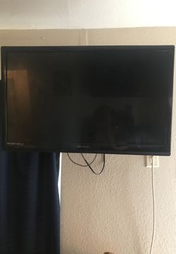 32 Emerson tv w/ wall mount