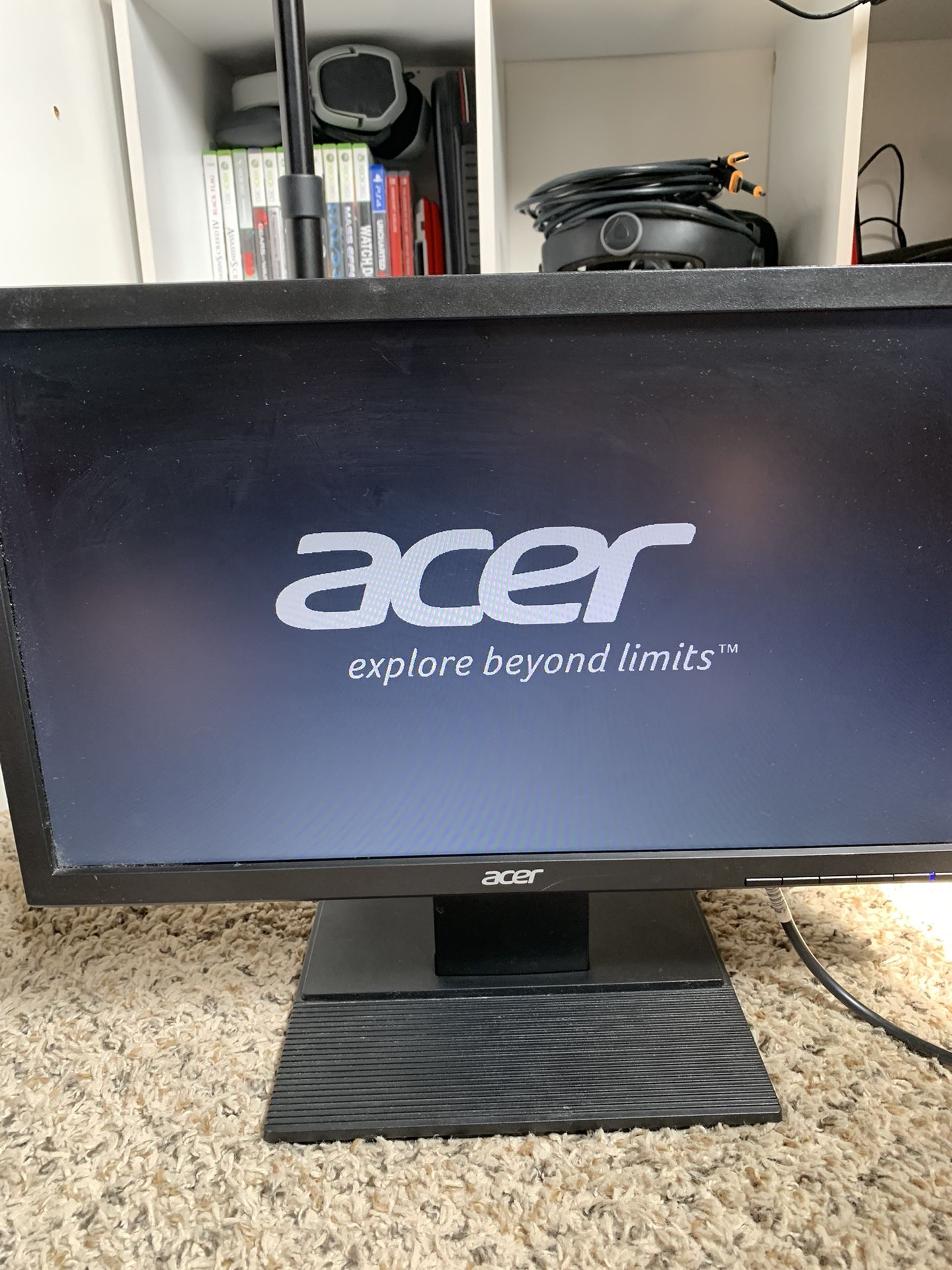 18.5 in Acer V6 18.5" LED LCD Monitor 16:9 - Black V196HQL