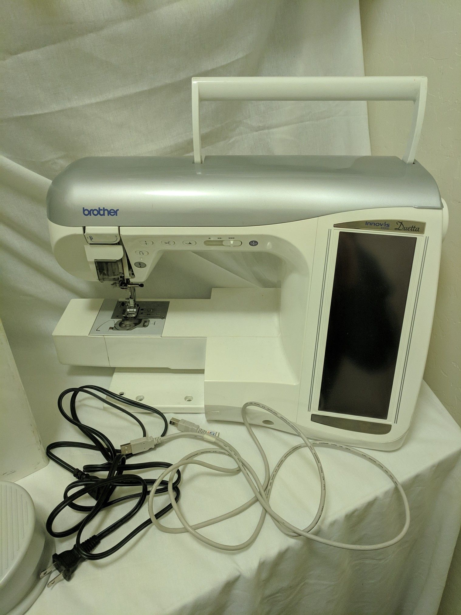 Brother Disney Innovis 4500D Duetta Embroidery Quilting & Sewing