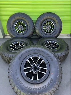 Jeep Wrangler Rubicon 392 Xtreme Recon OEM BEADLOCK Wheels Tires