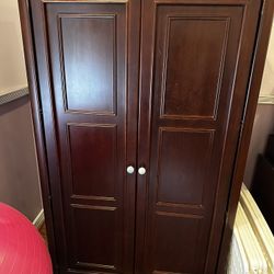 Free Bedroom Set See Pictures Cherry Wood