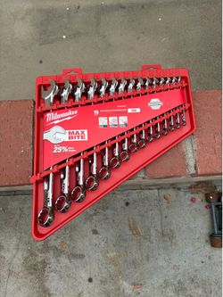 15 piece Milwaukee Wrench Set