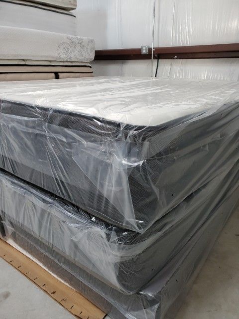 King Size New Thick Pillow Top Bed Can Deliver