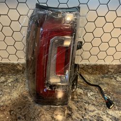 Gmc Yukon/XL 15-20 Driver Tail Light 