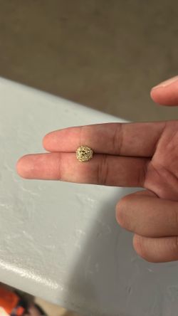 Medium 14k gold earring