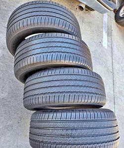 245/45/19 Michelin vendo un set de llantas usadas excelente condiciones de vida las 4 ✅🤩I am selling a set of used tires, all 4 in excellent living c