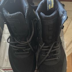 Dr Martens COMBS TECH SIZE 7 Female Brand New