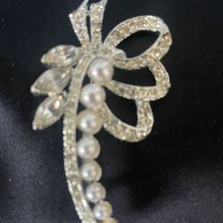 Classy Pearl With Crystals Pin/Brooch.  