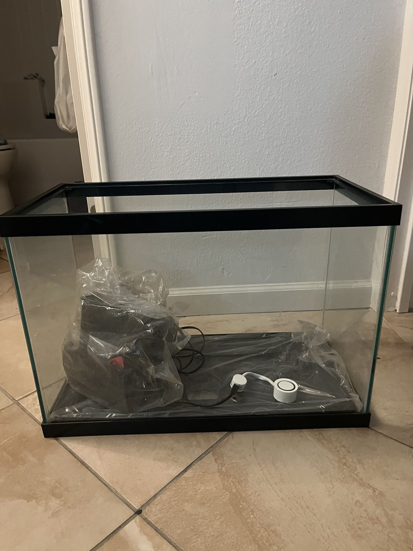 20 Gallon Tank with Filter, Top And Lights