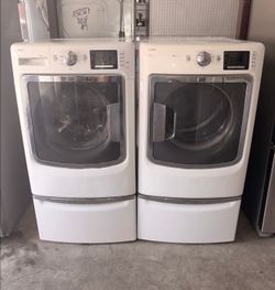 White Maytag Washer And Gas Dryer Matching Set