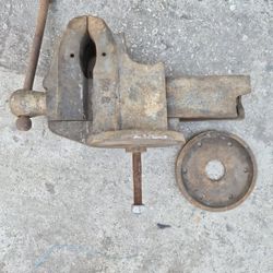 Old Classic Vintage Antique Bench Vise 4" Jaw No. 8 Vice