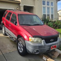 2004 Ford Escape 