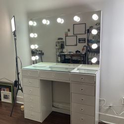 Frameless Makeup Vanity 