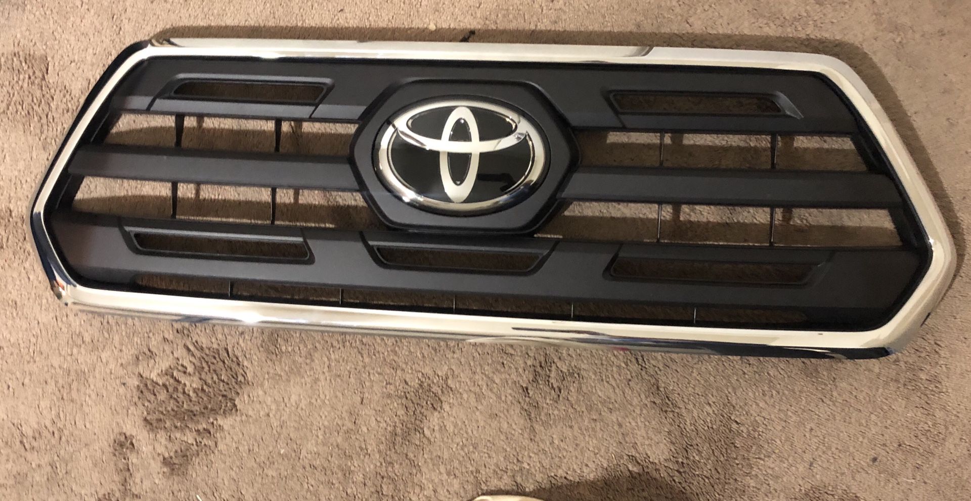 2016-2019 TOYOTA TACOMA UPPER GRILLE /RADIATOR GRILL