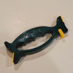 SOL INGE Multi-Blade Knife & Tool Sharpener Green & Yellow. Pre-owned, 
good shape, please see photos for details.
weight 5oz plus shipping materials.