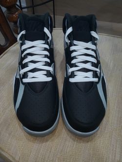 Nike BO JACKSONS SIZE 10  