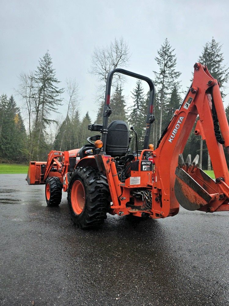 Kubota Tractor With Backhoe Bh70