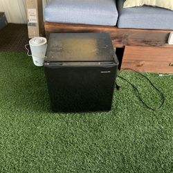 1.6cu Frigidaire Mini Fridge