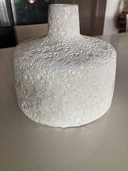 STONE  VASE - ROUND -  WHITE -  8”  ROUND