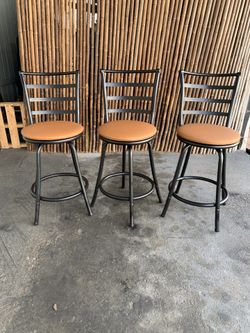 3 Bancos Giratorios Tapiceria Nueva Son altos 