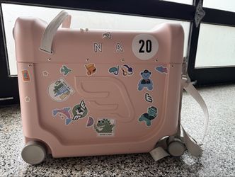 Stokke JetKids BedBox Ride-On Suitcase + Crew Backpack - Pink