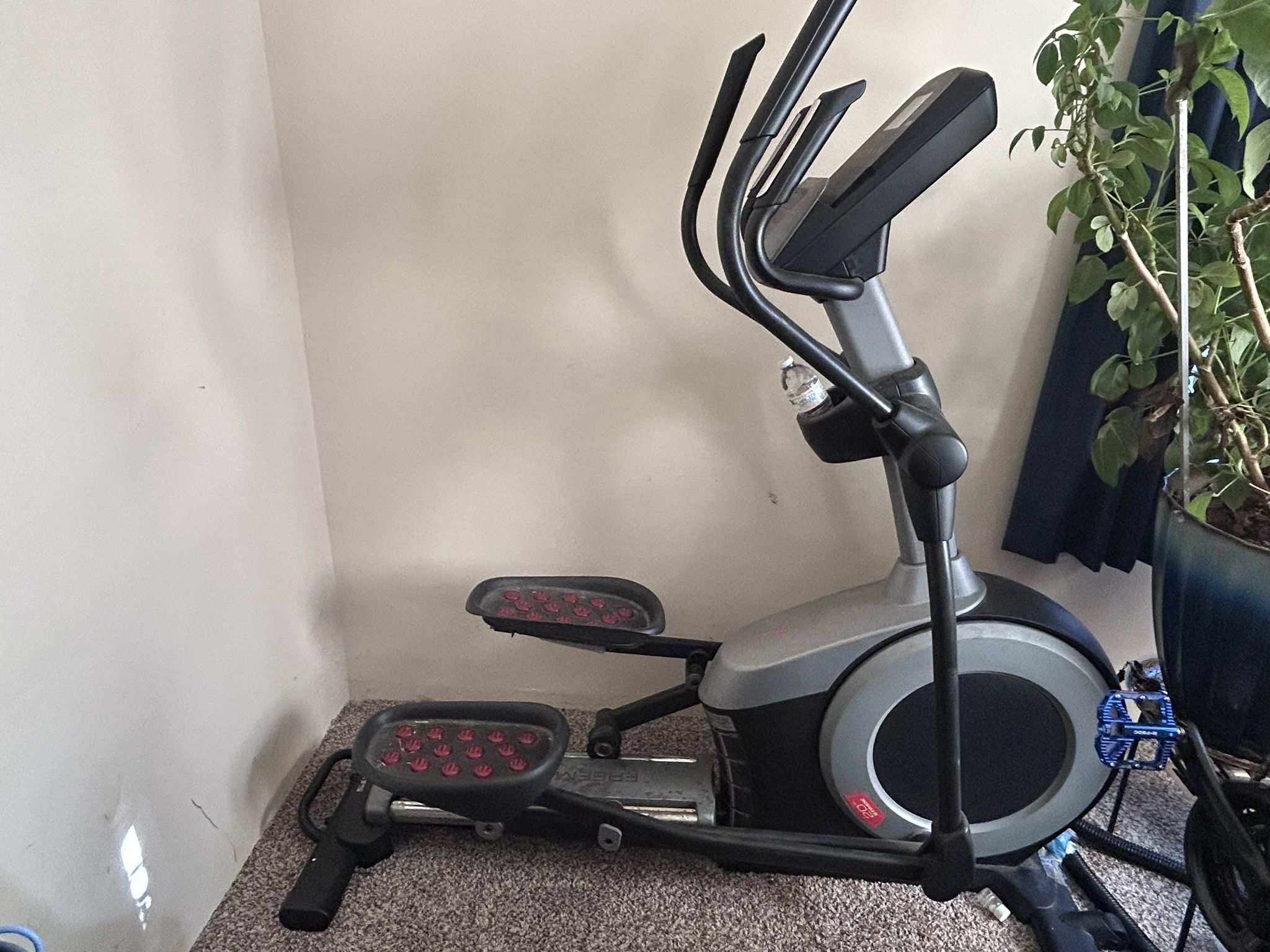 iFIT FREEMOTION 515 Elliptical