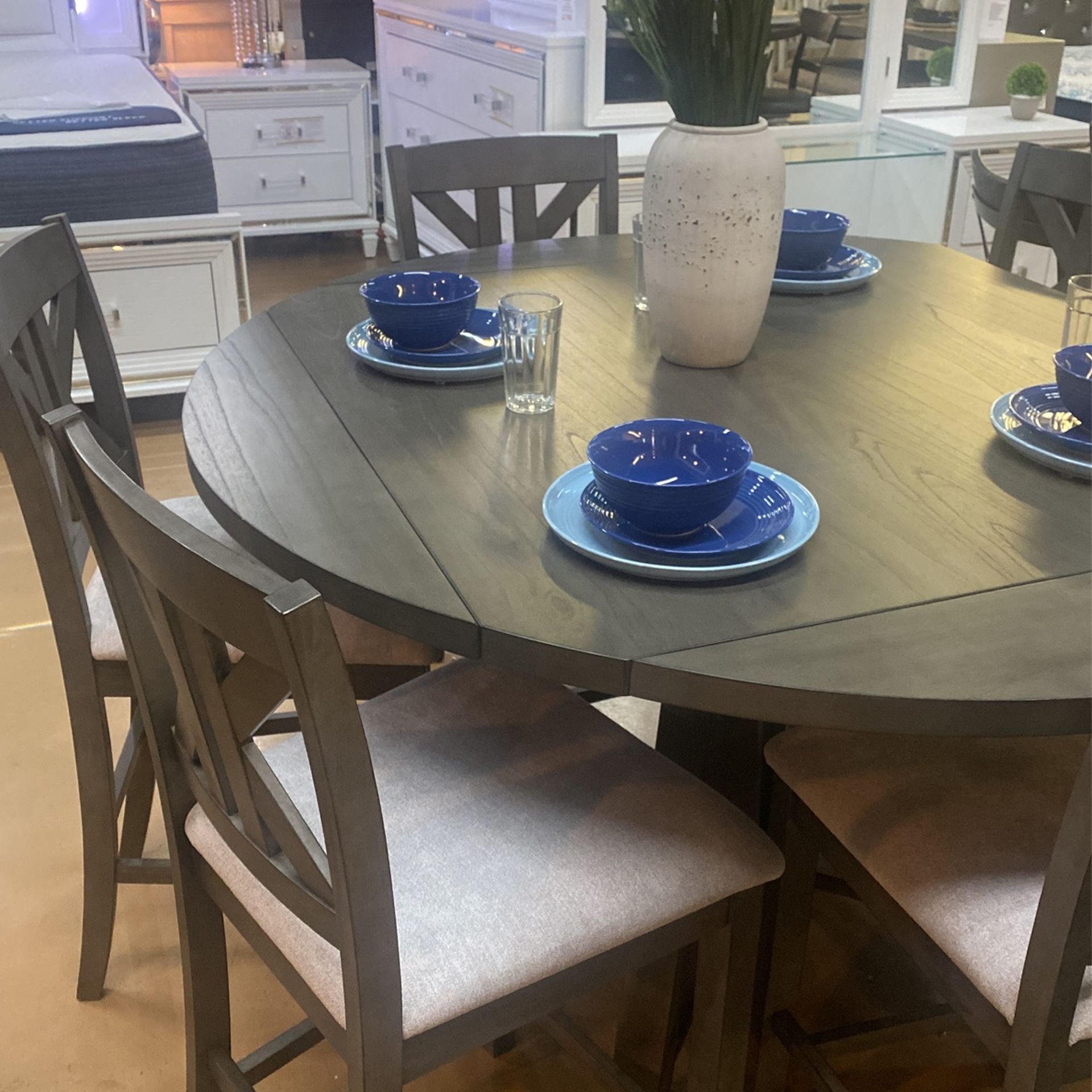 Beautiful Dining Set 7PC ( Price For Display Only